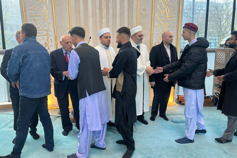 Köln DİTİB Merkez Camii’nde bayram sevinci