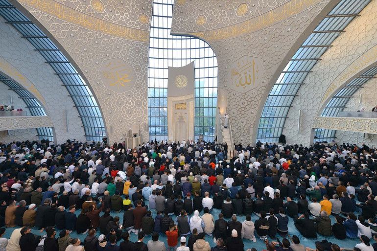 Köln DİTİB Merkez Camii’nde bayram sevinci