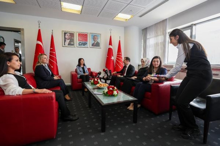 Siyasi partilerde bayramlaşma ziyaretleri