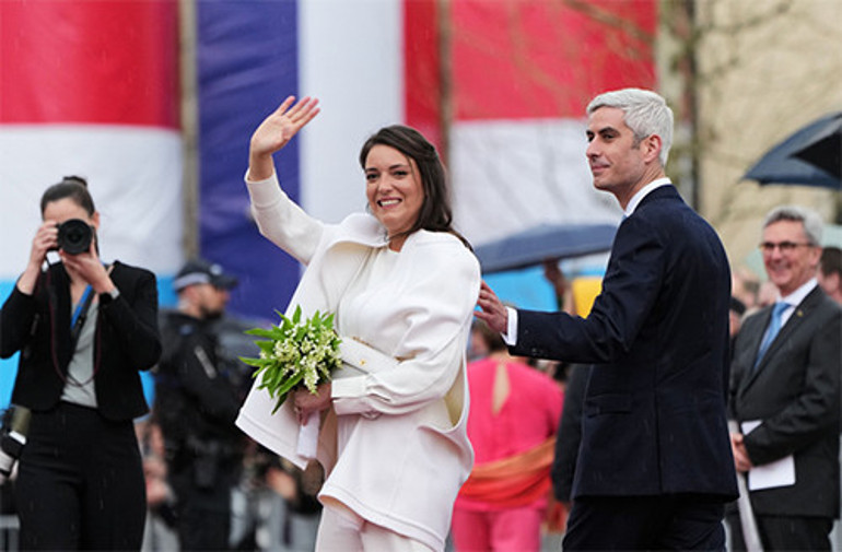 Evlenmek için ne güzel bir gün: Nikahta pantolon giydi, gelinliği düğüne sakladı