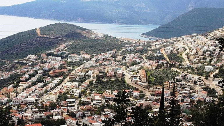 Milleti canından bezdiren denize sıfır yılan hikâyeleri