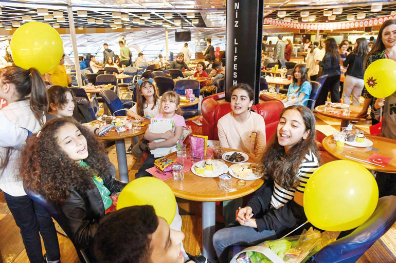 23 Nisan’ı ‘Rauf Bey’de kutladılar