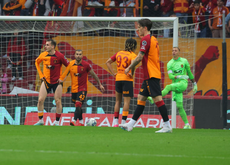 Galatasaray - Fatih Karagümrük maçında Zaniolo ve Icardiden şaşırtan istatistik Zaniolo bunu yapamıyor Icardi çok laubaliydi...