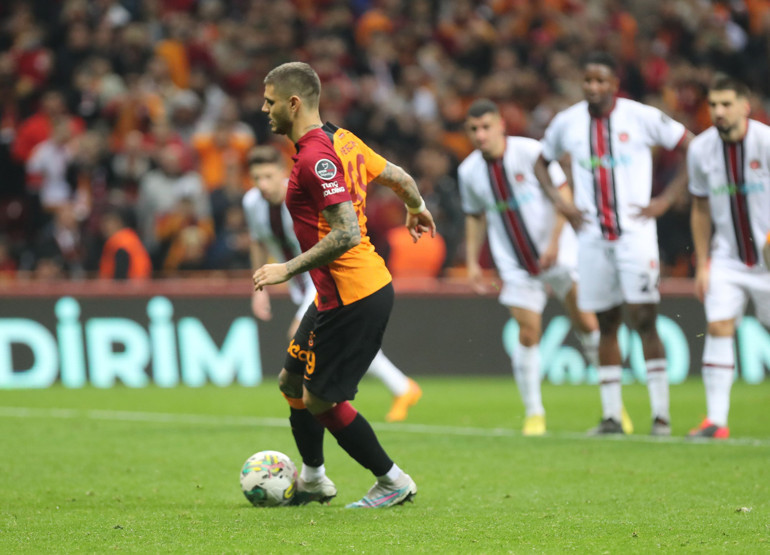 Galatasaray - Fatih Karagümrük maçında Zaniolo ve Icardiden şaşırtan istatistik Zaniolo bunu yapamıyor Icardi çok laubaliydi...