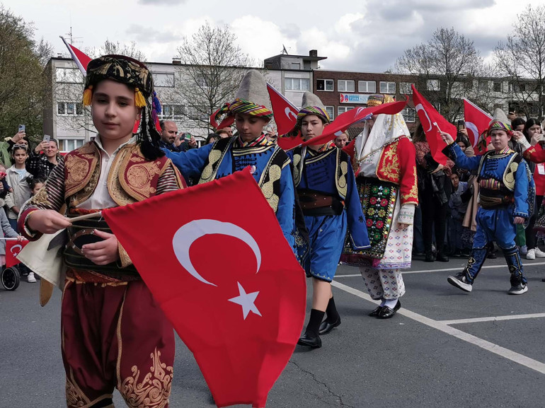 Almanya’da 23 Nisan coşkusu