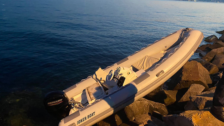 Kartal’da kontrolden çıkan bot kıyıya vurdu: 1 kişi denizde kayboldu