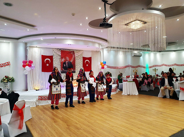 Manchester’de 23 Nisan coşkusu