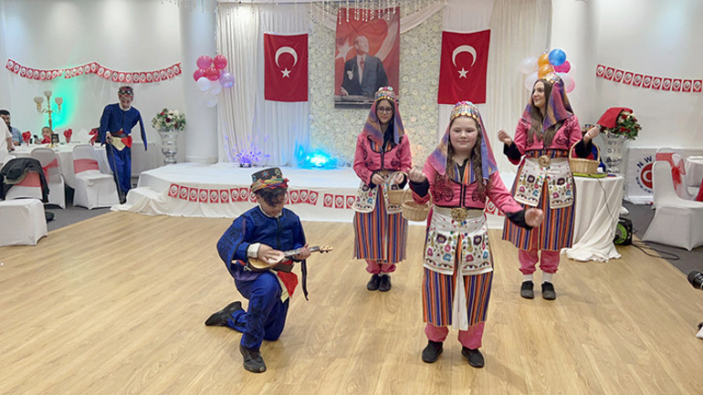 Manchester’de 23 Nisan coşkusu