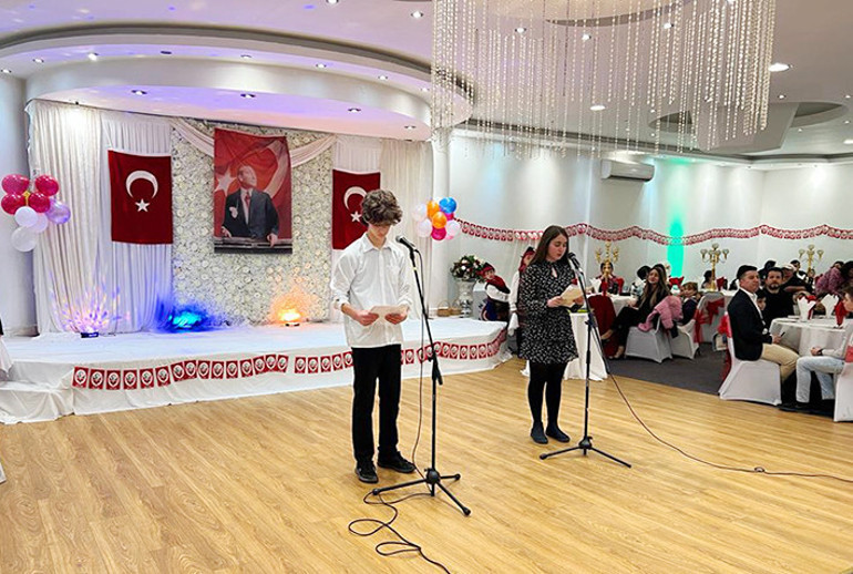 Manchester’de 23 Nisan coşkusu
