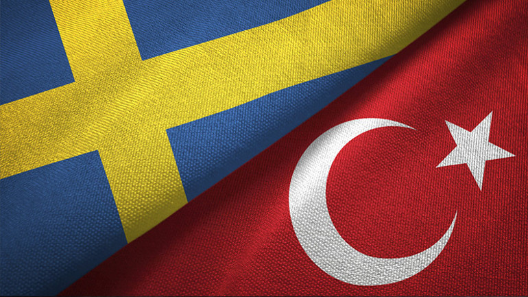 Türk bayrağına büyük saygısızlık… İsveç’te alçak tehdit