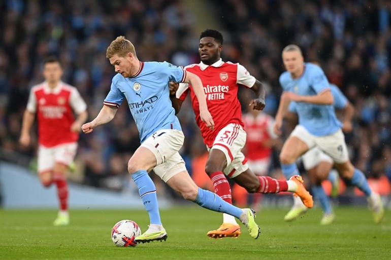 Manchester City - Arsenal maçına Haaland ve De Bruyne damga vurdu Biri Mohamed Salahı diğeri David Beckhamı geride bıraktı