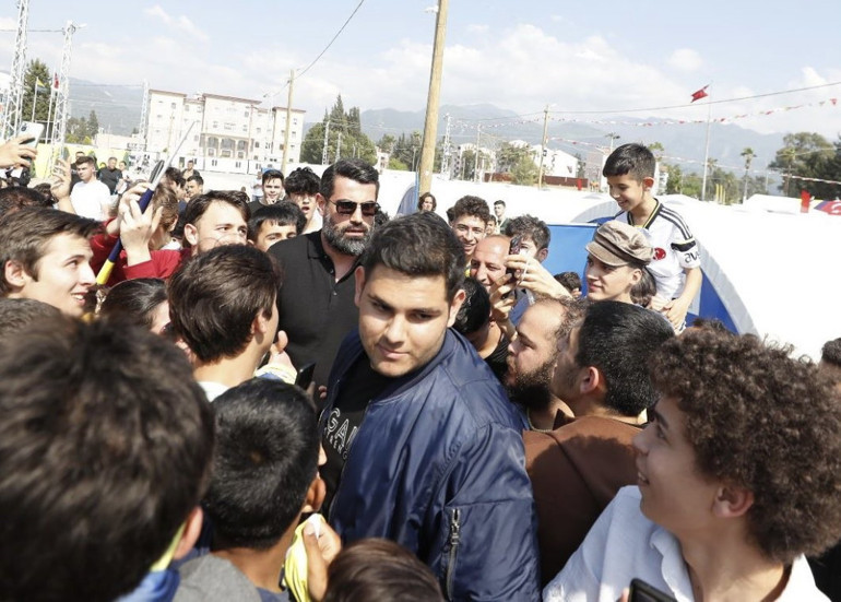 Deprem bölgesindeki çalışmalarıyla gönüllere taht kuran Volkan Demirel, yaşadıklarını ilk kez anlattı: İyiyim diyemiyorum, kötüyüm desem utanıyorum | Teklifler aldım ama Hatay’ı bırakamam