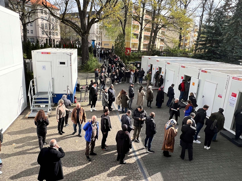 Demokratik Almanya’dan şaşırtan karar