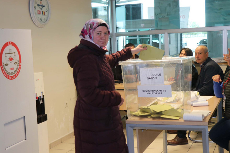 Demokratik Almanya’dan şaşırtan karar