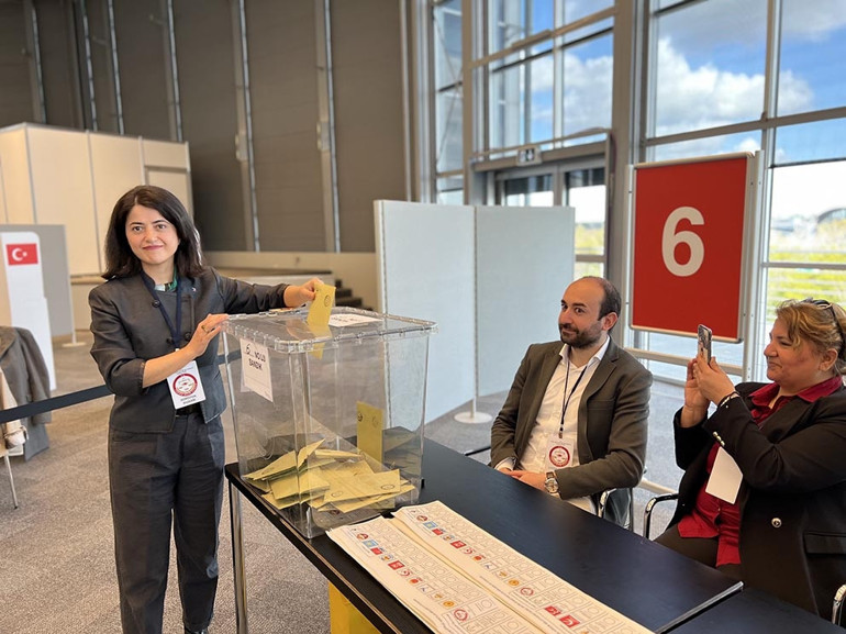 Demokratik Almanya’dan şaşırtan karar