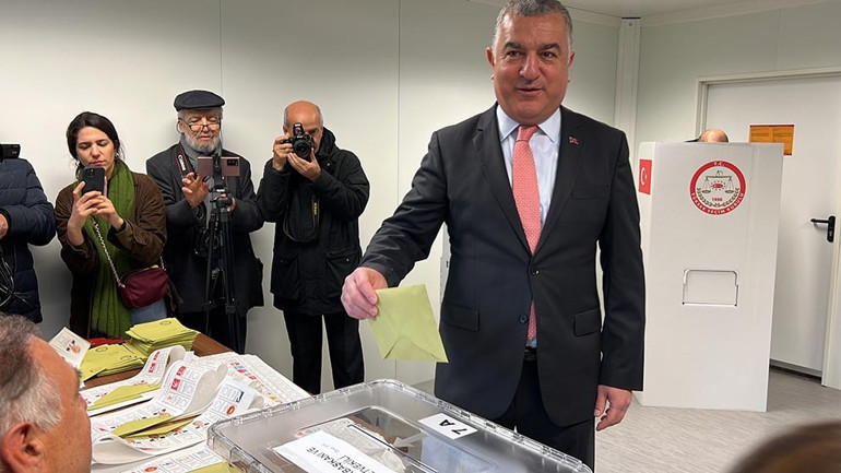 Demokratik Almanya’dan şaşırtan karar