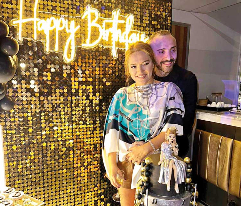 Hadise mi o Şaşırtan benzerlik