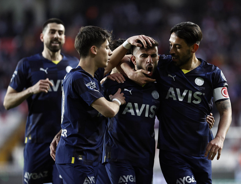 Sivasspor - Fenerbahçe maçında Ferdi Kadıoğlu fırtınası Kariyerinde bir ilki yaşadı... Sinirleri çelikten yapılmış