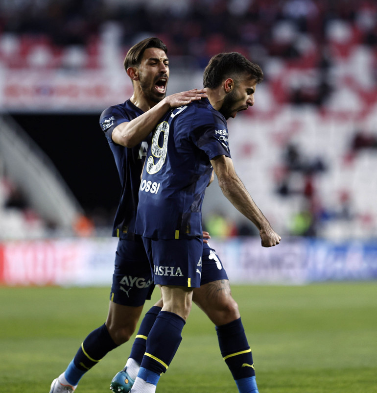 Sivasspor - Fenerbahçe maçında Ferdi Kadıoğlu fırtınası Kariyerinde bir ilki yaşadı... Sinirleri çelikten yapılmış