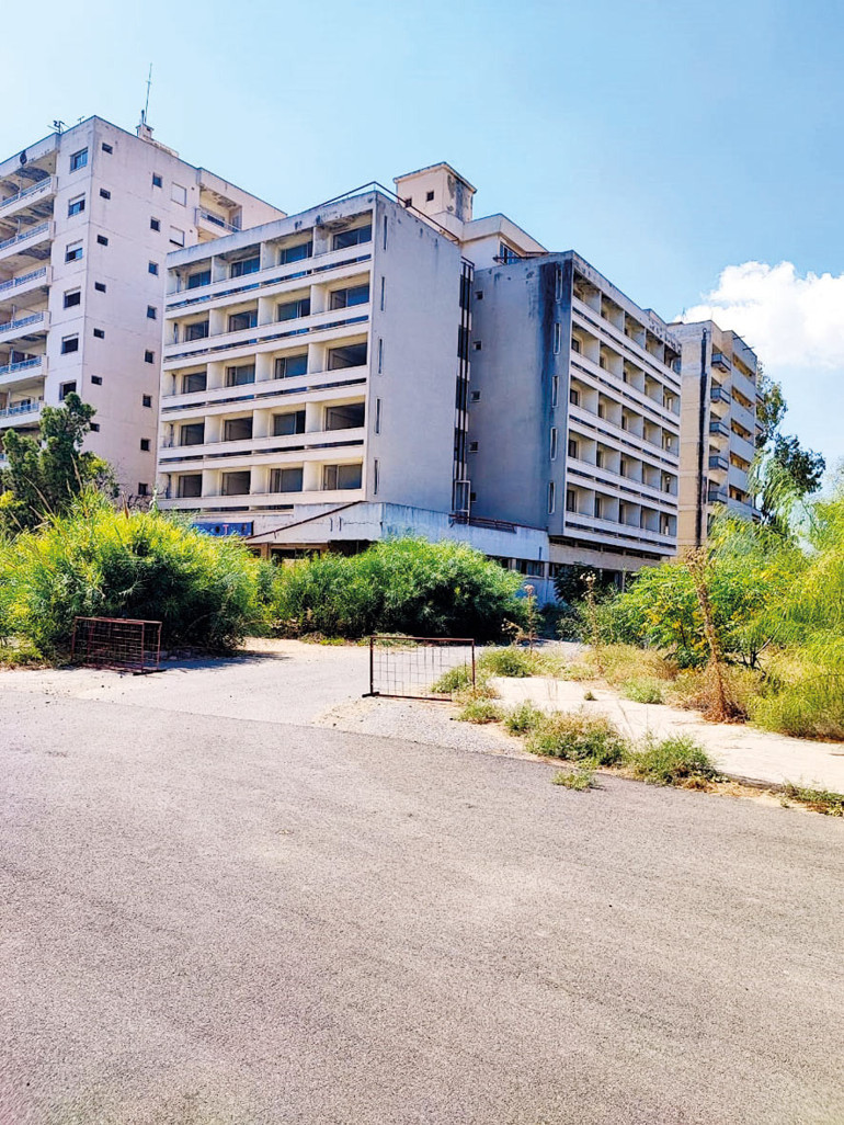 Türk  işinsanına otel satışı... Rumlarda ‘Maraş kaybediliyor’ paniği