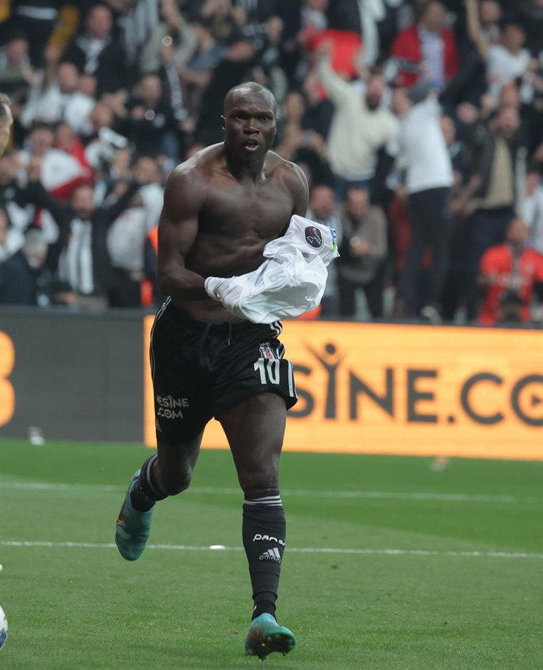 Beşiktaş - Galatasaray derbisinin ardından fatura ona kesildi Gedson Fernandese övgü ve Bafetimbi Gomis iddiası... Sahada bir kez gördük, golü tekrar izleyin...