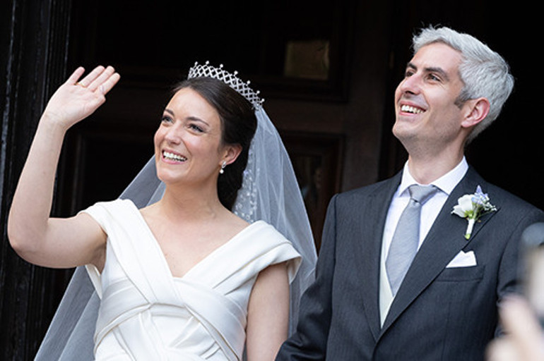 Düğüne, gelinin annesi damga vurdu: O omuzundaki lahana mı