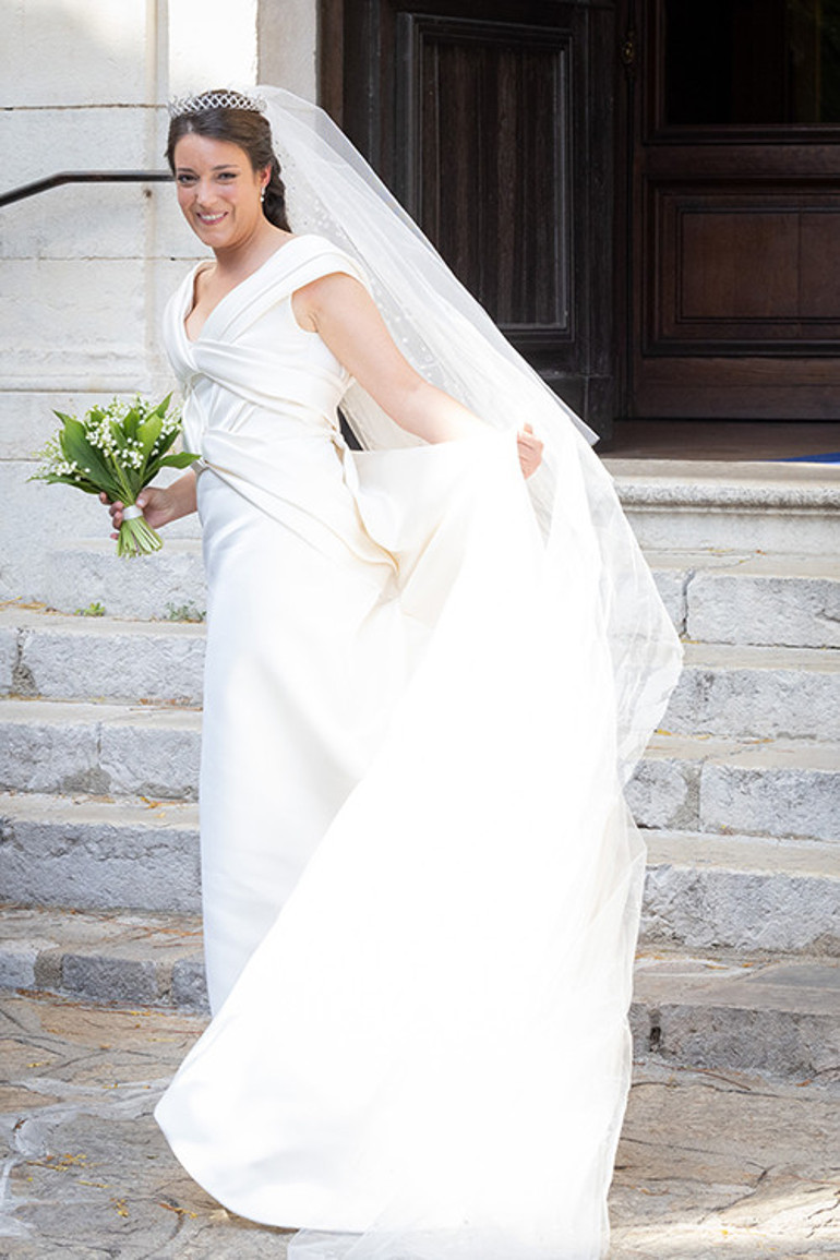 Düğüne, gelinin annesi damga vurdu: O omuzundaki lahana mı