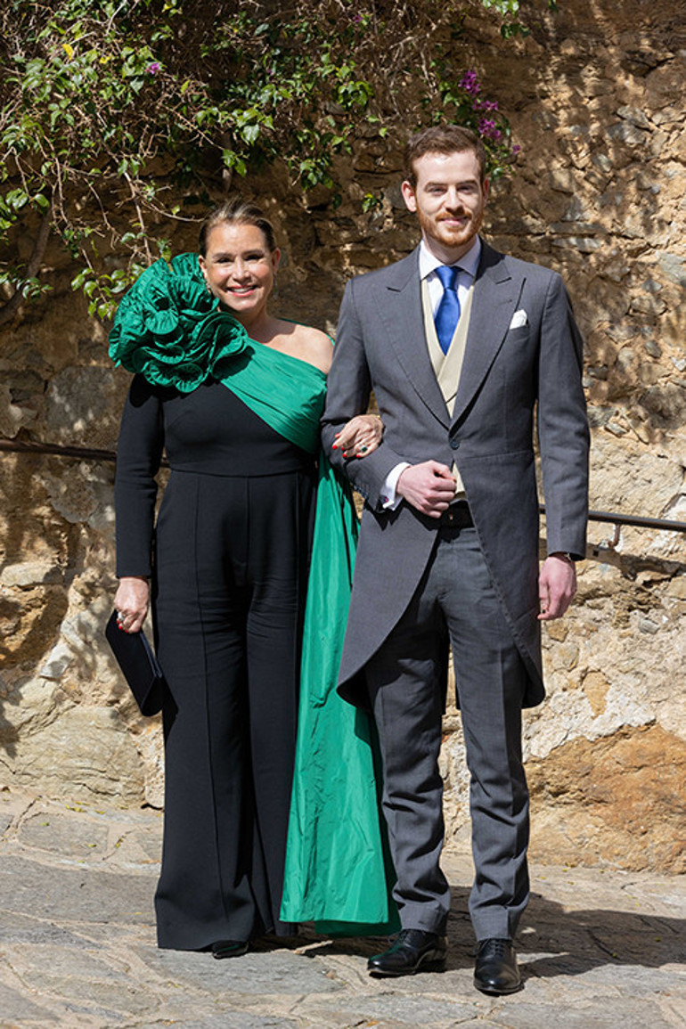 Düğüne, gelinin annesi damga vurdu: O omuzundaki lahana mı