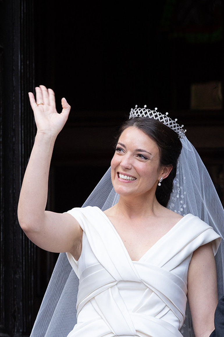 Düğüne, gelinin annesi damga vurdu: O omuzundaki lahana mı