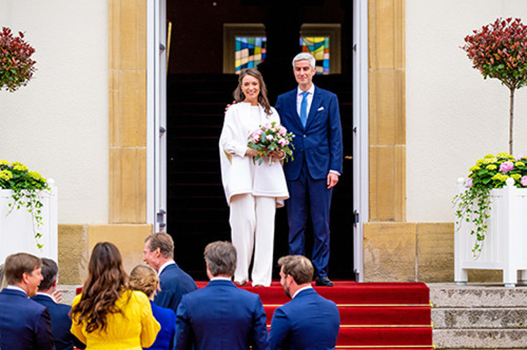 Düğüne, gelinin annesi damga vurdu: O omuzundaki lahana mı