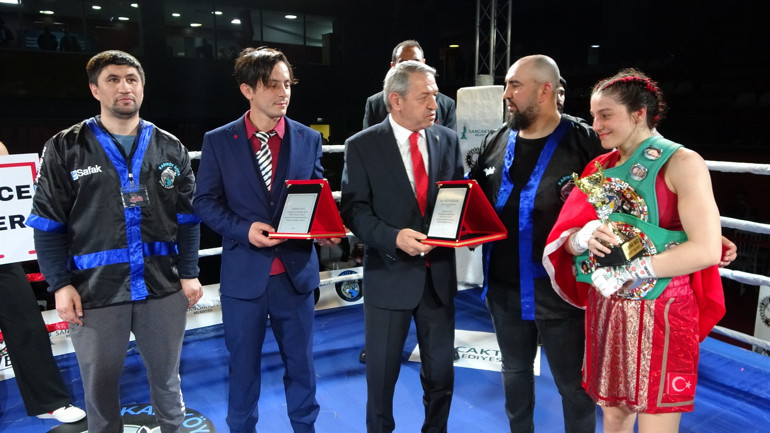 WBC boks gecesinde Seren Ay Çetin ve Arda Avcı tarih yazdı