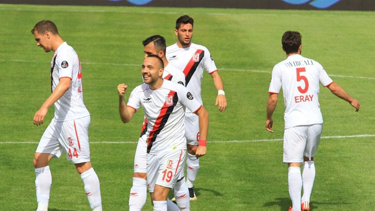 Balıkesirspor, 13 yıl sonra 3. Lig’de 2014-15te Süper Lig’deydi...