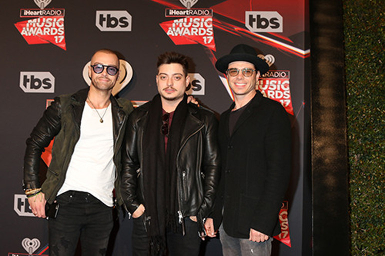 Üzerinde bornoz vardı, bana soyunmamı söyledi: Tacize direndiğim için beni kovdular