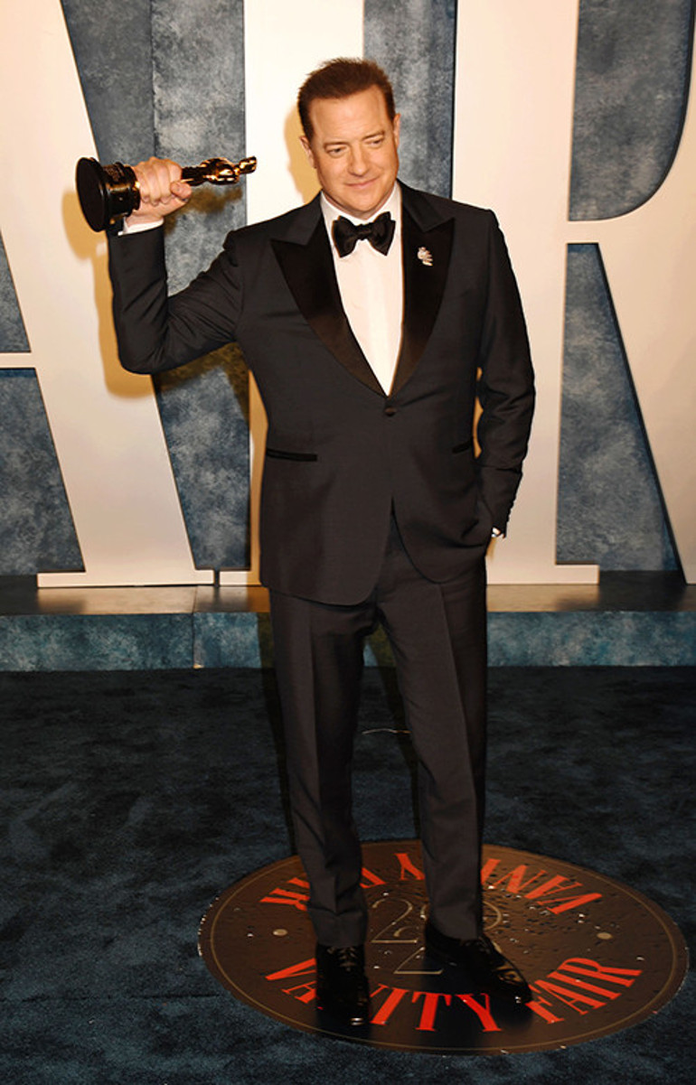 Üzerinde bornoz vardı, bana soyunmamı söyledi: Tacize direndiğim için beni kovdular