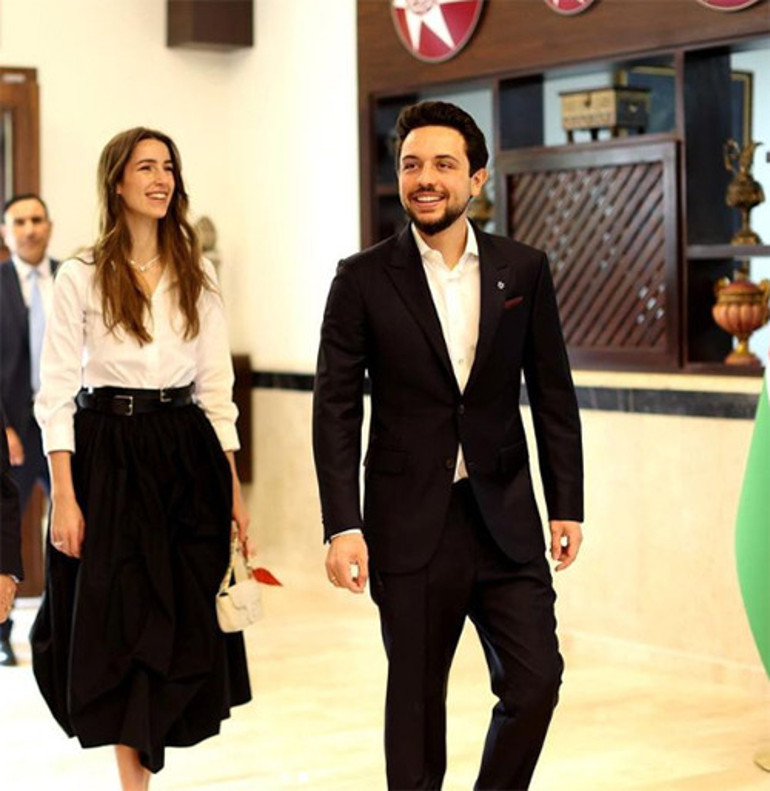 Neden el ele tutuşmadıkları merak konusuydu: Damat herkesi şaşırttı
