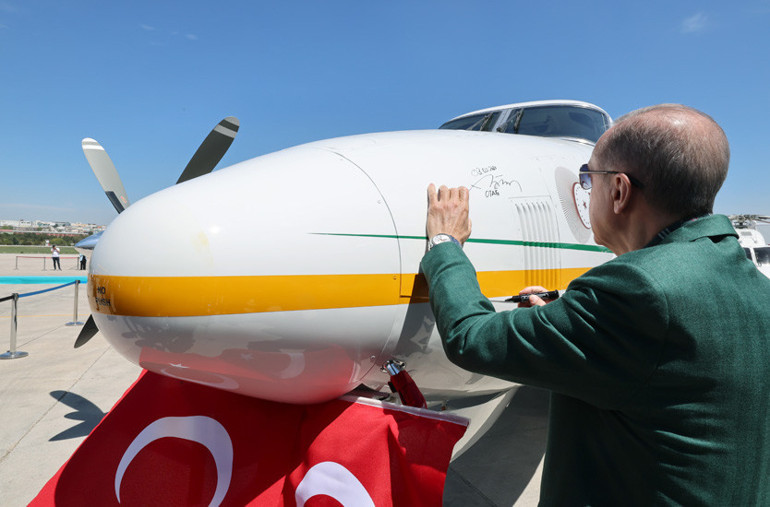 Yangın söndürme uçağı teslim töreni... Cumhurbaşkanı Erdoğan, yerli helikoptere Nefes adını verdi