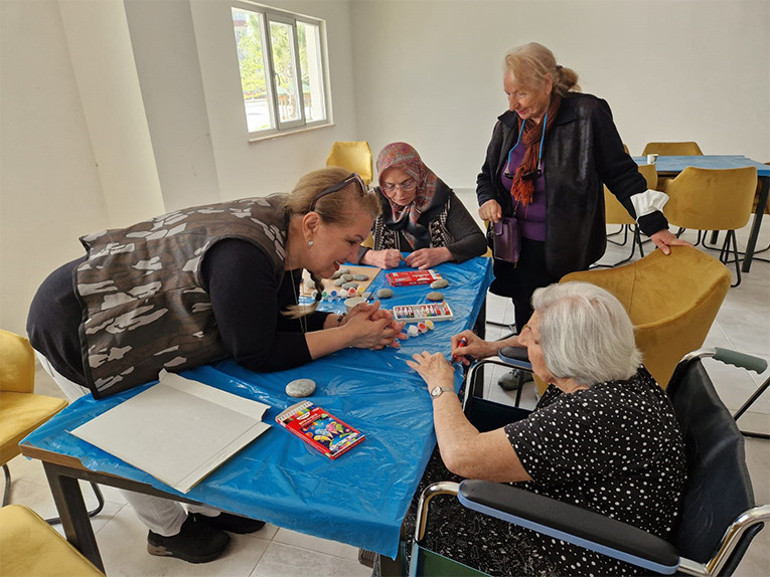 60 yaş üstü stajyerler iş başında