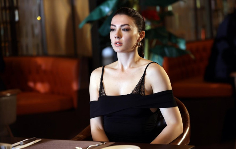 Akşam yemeği olaylı bitti... Beni aldattın mı