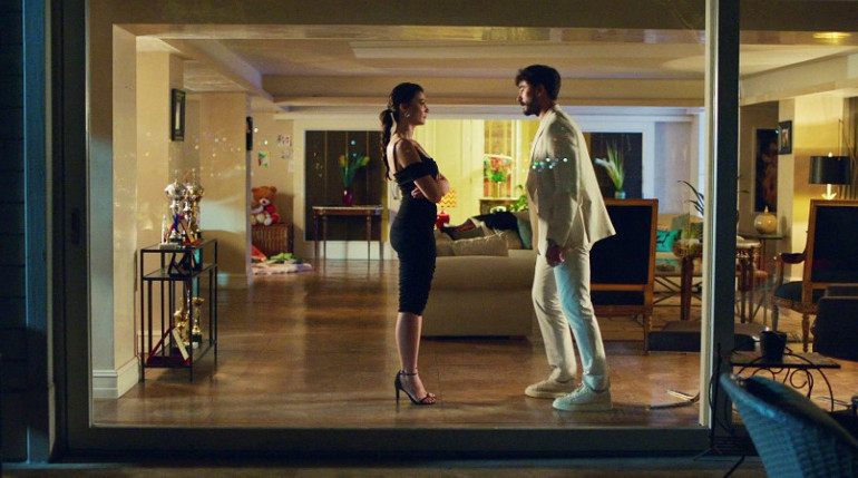 Akşam yemeği olaylı bitti... Beni aldattın mı