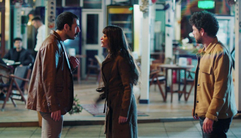 Akşam yemeği olaylı bitti... Beni aldattın mı