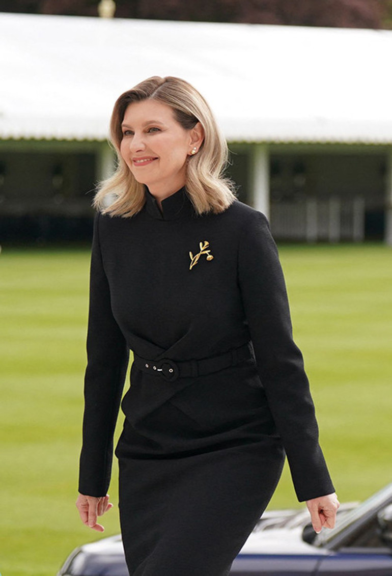 Buckinghamda taçlı zirve: Charlesın yüzünde gülücükler... Kate maviler içinde