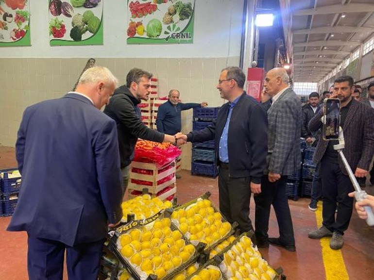 Bakan Kasapoğlu, İzmir Meyve ve Sebze Halini ziyaret etti
