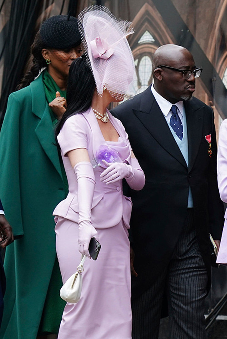 Bir ömür boyu bu anı beklemişti: Aşkına kavuştuğu gibi tacına da kavuştu