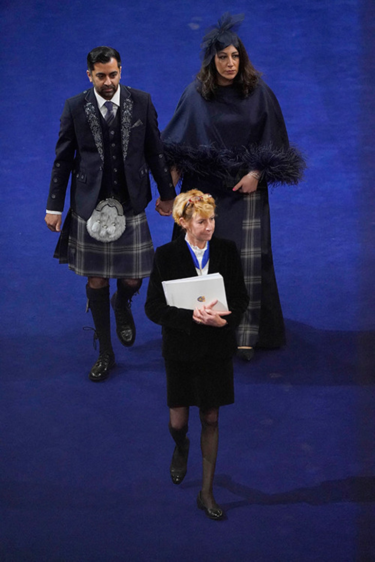 Bir ömür boyu bu anı beklemişti: Aşkına kavuştuğu gibi tacına da kavuştu