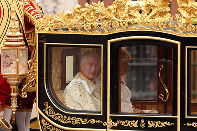 Bir ömür boyu bu anı beklemişti: Aşkına kavuştuğu gibi tacına da kavuştu