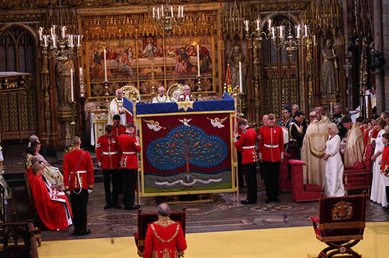 Bir ömür boyu bu anı beklemişti: Aşkına kavuştuğu gibi tacına da kavuştu