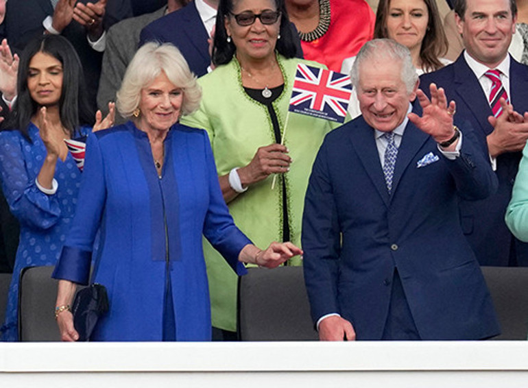 Taç giyme töreni kutlamaları sürüyor... Onları hiç böyle görmediniz: Kraliyet ailesi konserde coştu Gecenin yıldızı William ve Kate oldu