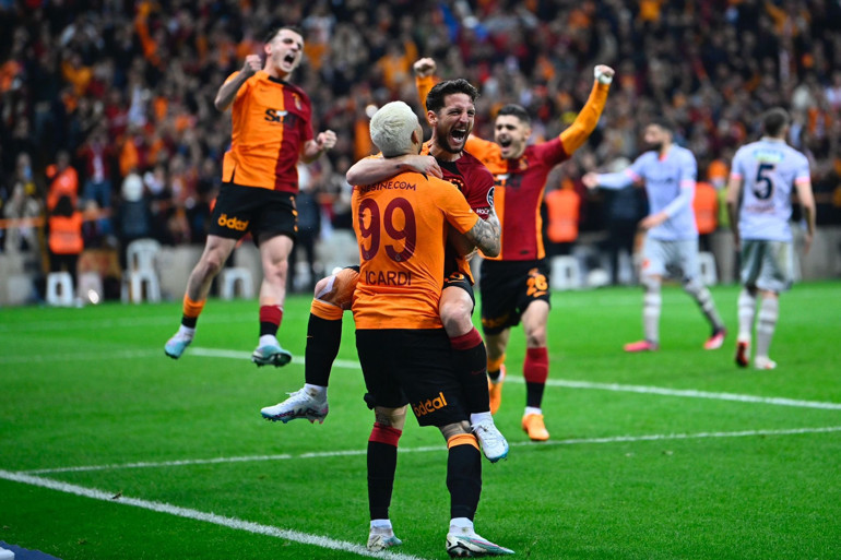 Galatasaray - Başakşehir sonrası şampiyonluk iddiası Kupanın bir ucundan tuttu...