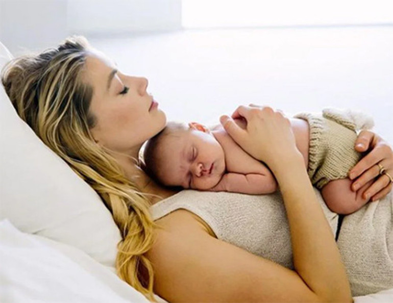 Babasız bebeğiyle birlikte yabancı ülkede yeni bir hayata başladı: Oyunculuğa buruk veda