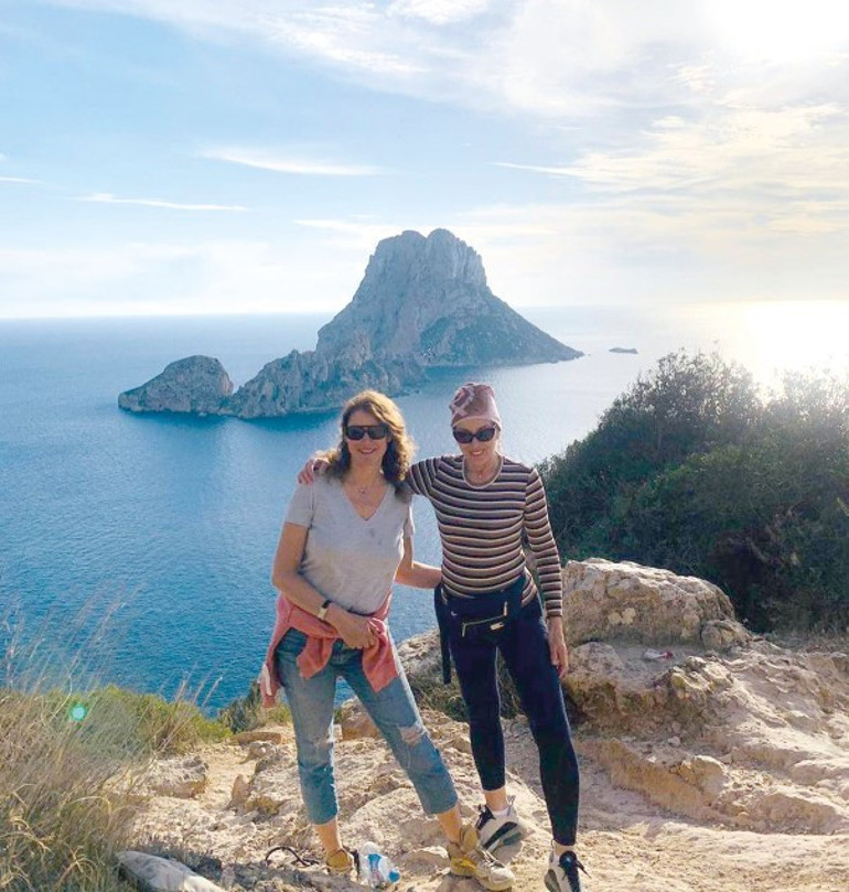 Aslıhan Doğan 93 bin TLlik hırkasını gelinlerine bırakacak